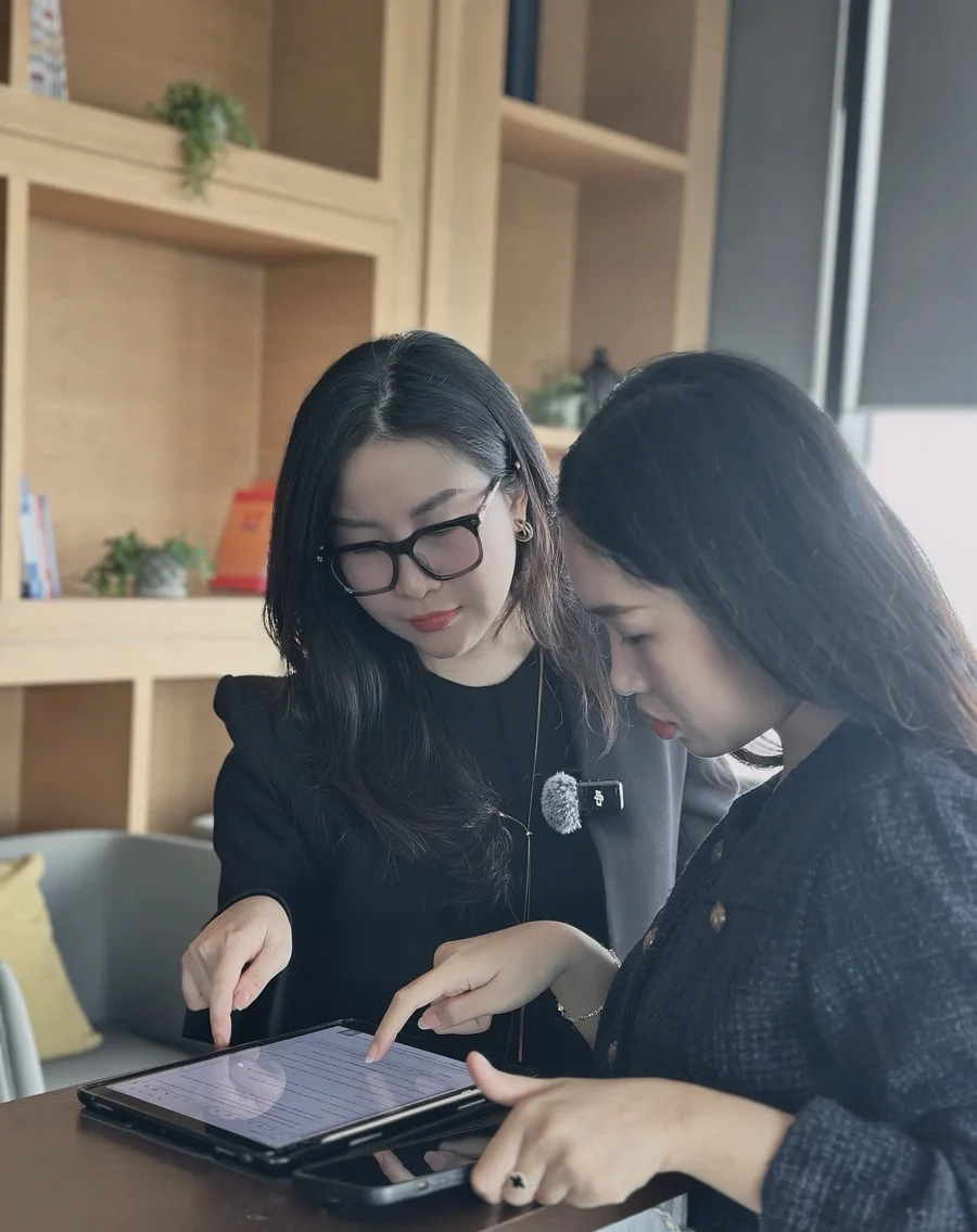 Linh trao đổi cùng một người học