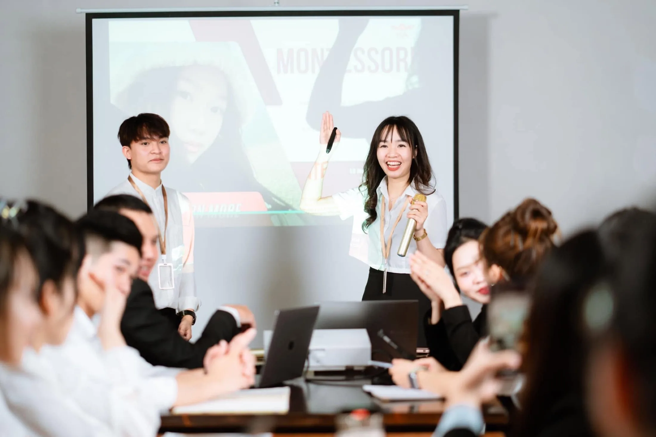 Ms. Cẩm Vân trong một buổi đồng hành chuyên môn.