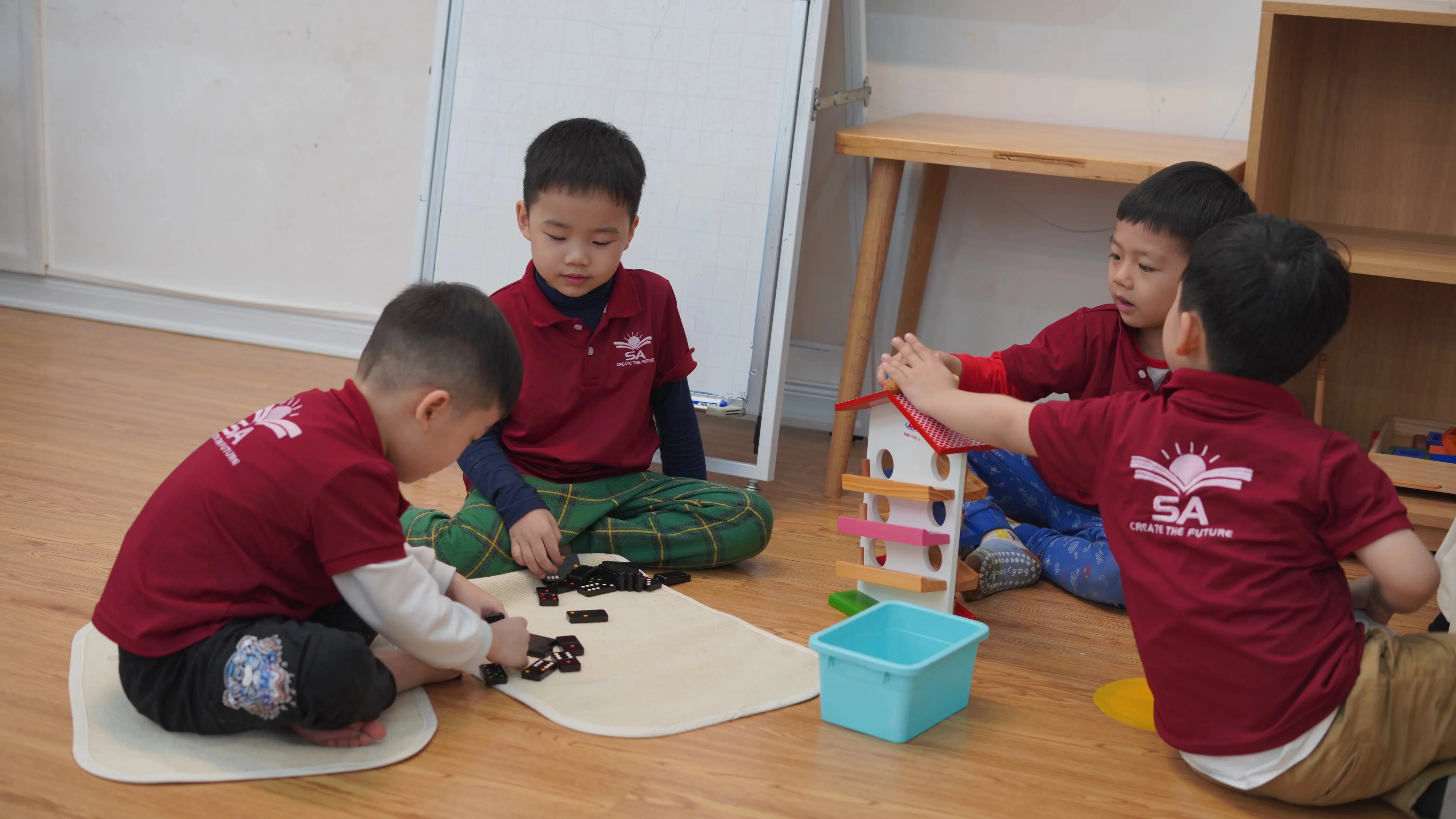 Giáo cụ Montessori và học liệu STEAM
