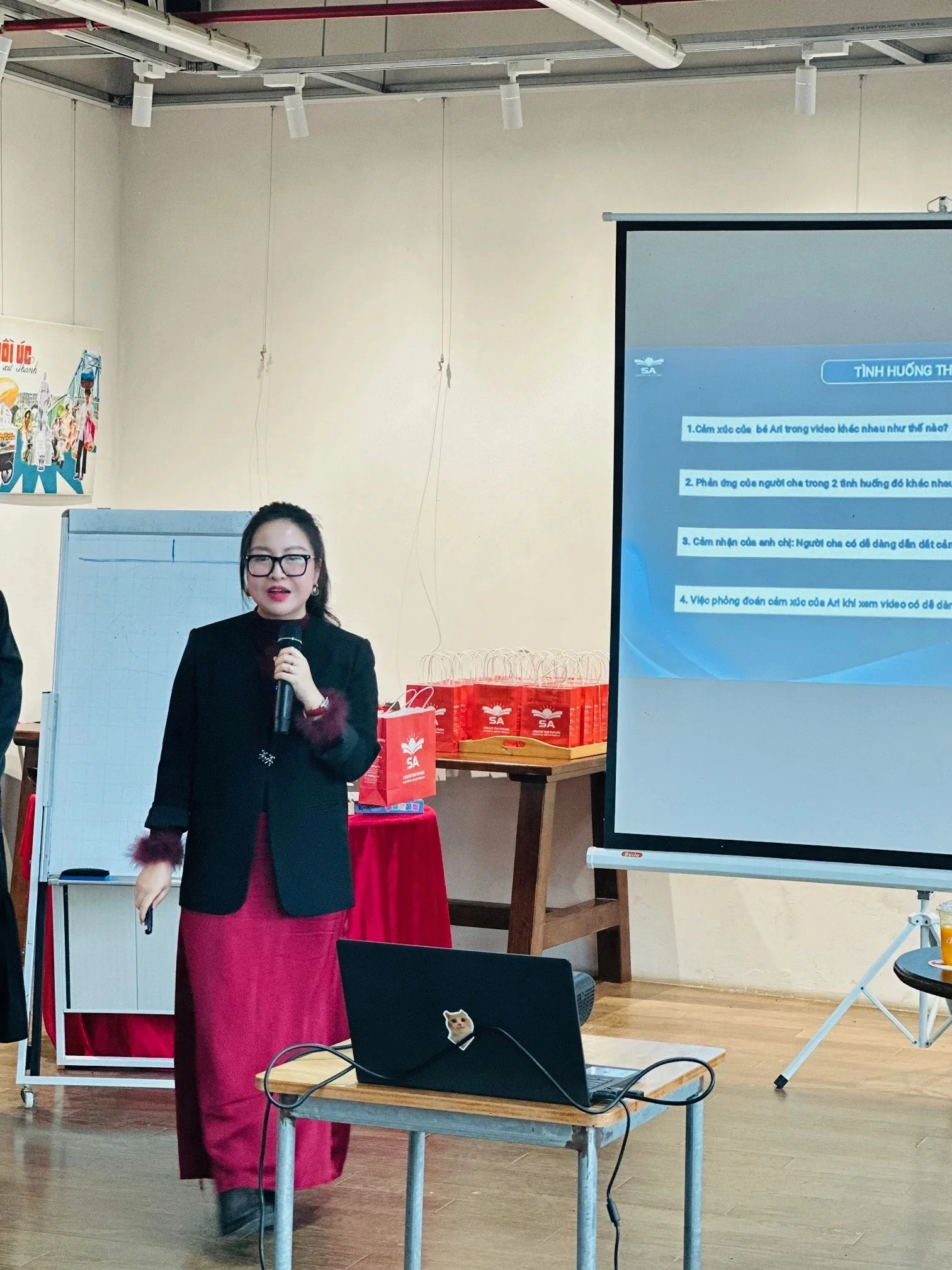 Linh trình bày trong buổi mentoring