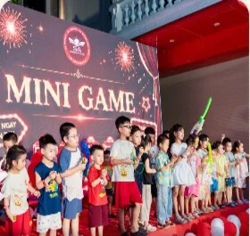 Học viên tham gia mini game tại sự kiện SA EDU