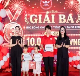 Học viên nhận học bổng SA EDU cùng gia đình